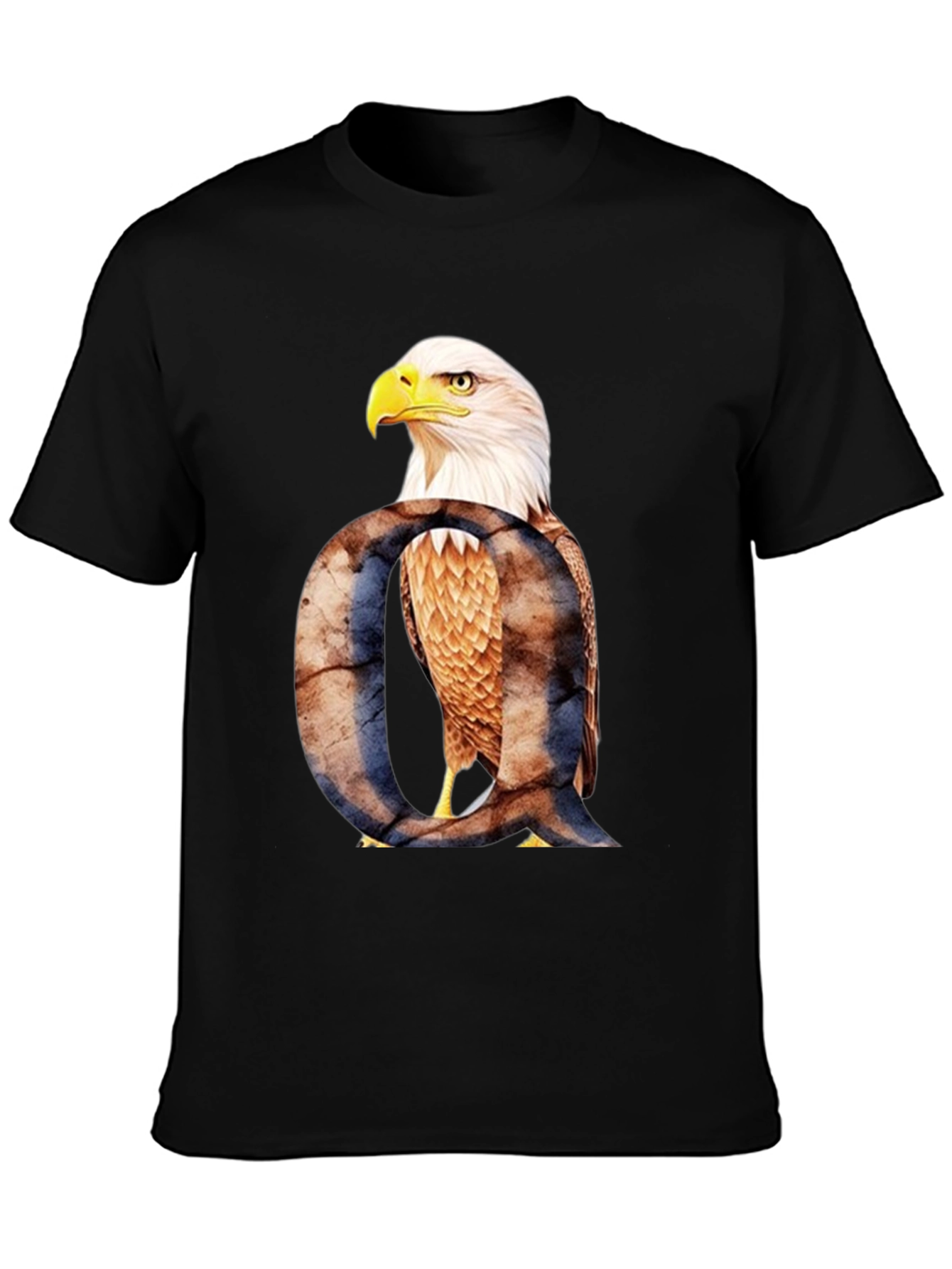 Camiseta Negra con Águila y Letra Q