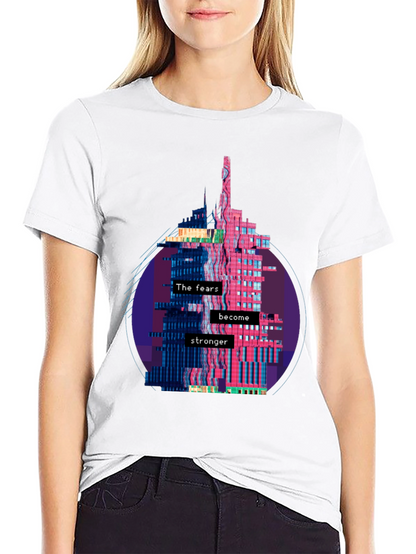 Camiseta Negra con Diseño Abstracto de Edificio