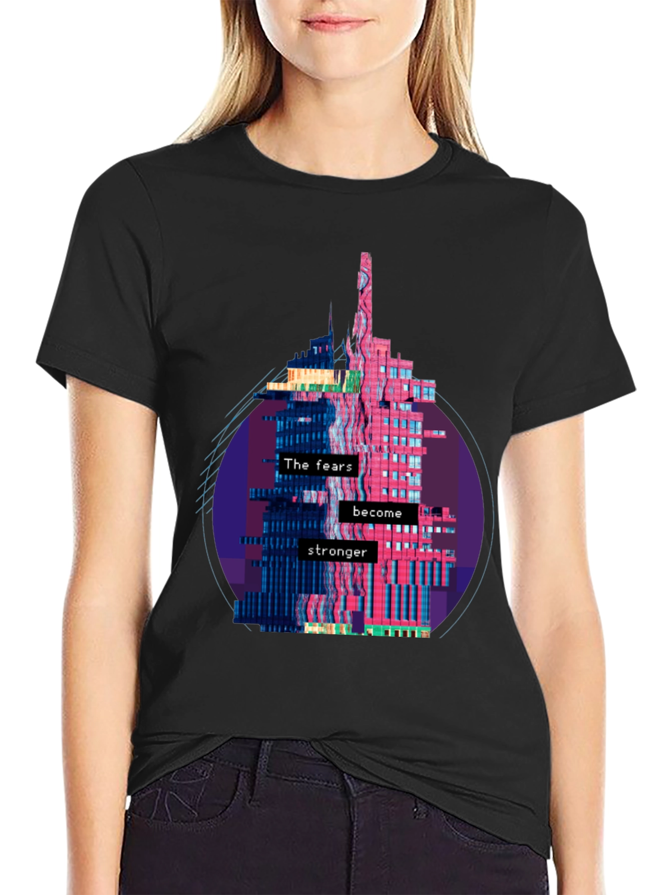 Camiseta Negra con Diseño Abstracto de Edificio