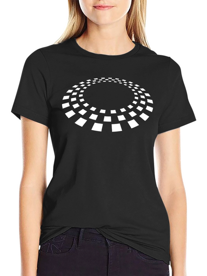 Camiseta Negra con Diseño Circular Blanco