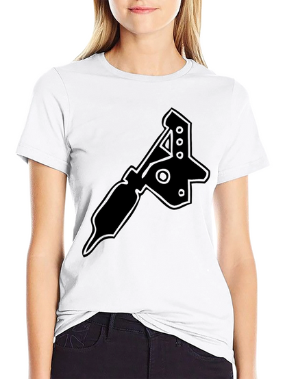 Camiseta Negra con Diseño de Máquina de Tatuajes