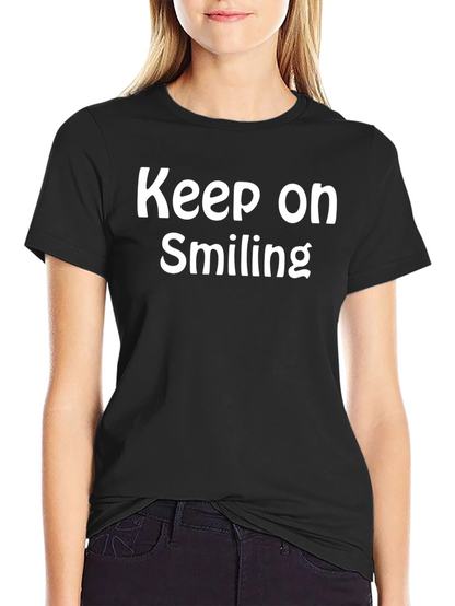 Camiseta Negra: Keep on Smiling