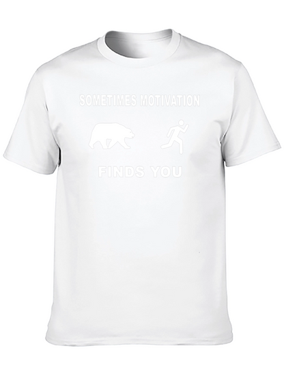 Camiseta Divertida: A Veces La Motivación Te Encuentra