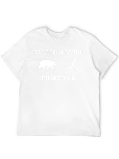 Camiseta Divertida: A Veces La Motivación Te Encuentra