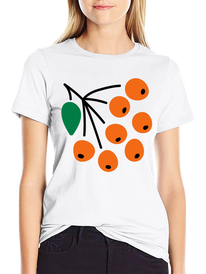 Camiseta Negra con Diseño de Bayas Naranja