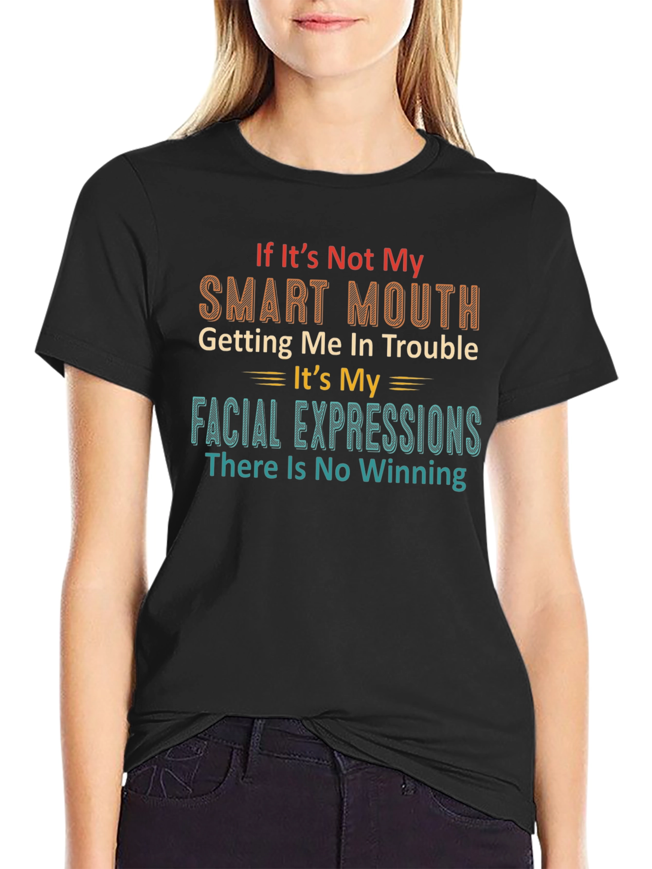 Camiseta Negra: Boca Inteligente y Expresiones Faciales