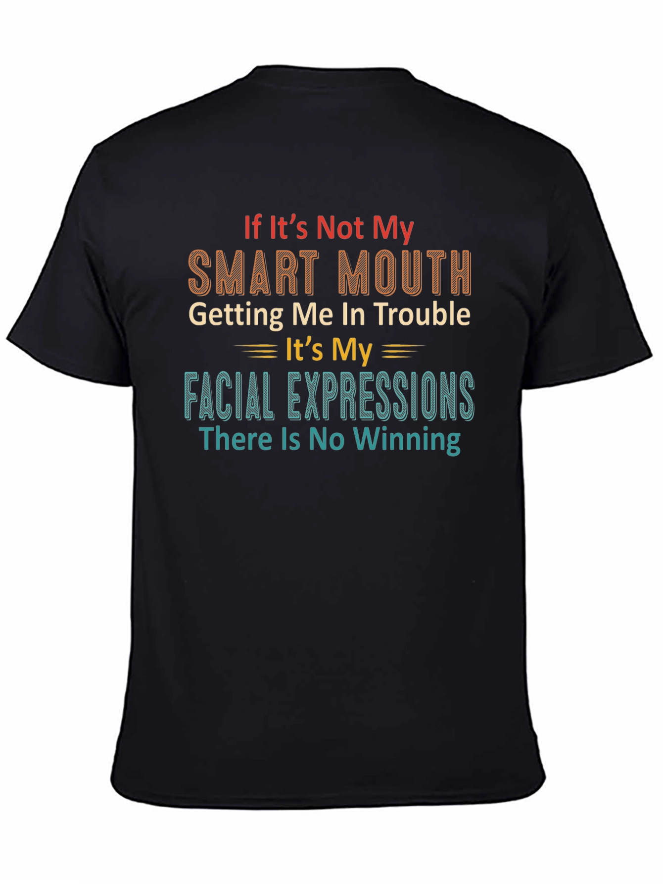 Camiseta Negra: Boca Inteligente y Expresiones Faciales