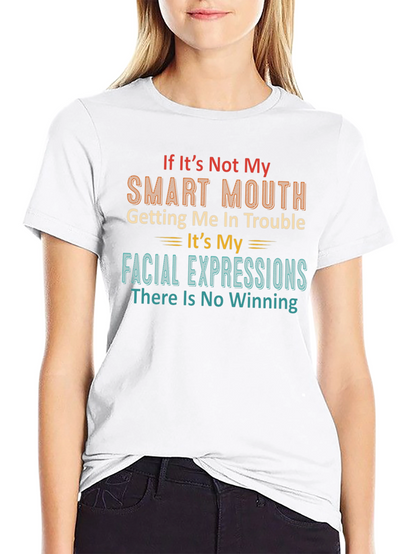 Camiseta Negra: Boca Inteligente y Expresiones Faciales