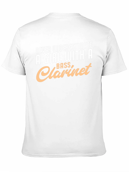 Camiseta Negra: Chica con Clarinete Bajo - ¡No Subestimes!