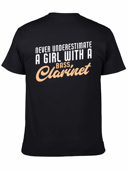 Camiseta Negra: Chica con Clarinete Bajo - ¡No Subestimes!