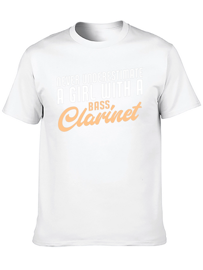 Camiseta Negra: Chica con Clarinete Bajo - ¡No Subestimes!
