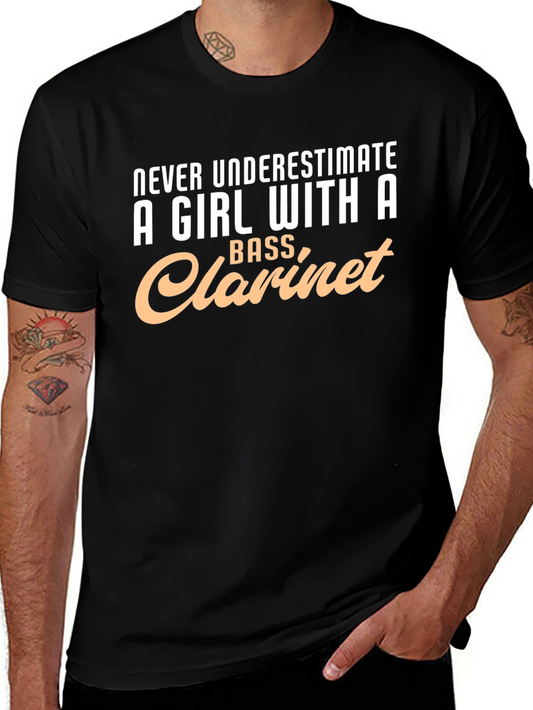 Camiseta Negra: Chica con Clarinete Bajo - ¡No Subestimes!
