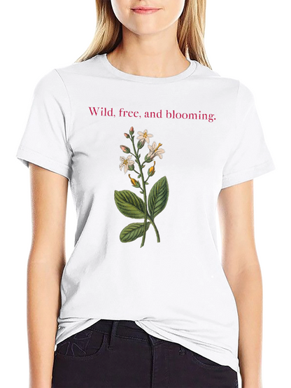 Camiseta Negra: Flores Silvestres y Libertad