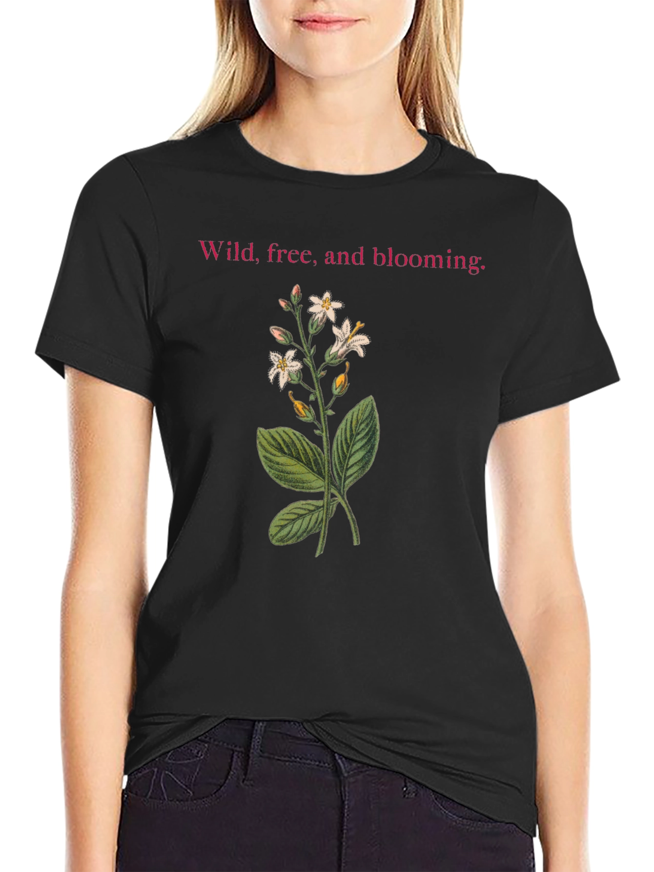 Camiseta Negra: Flores Silvestres y Libertad
