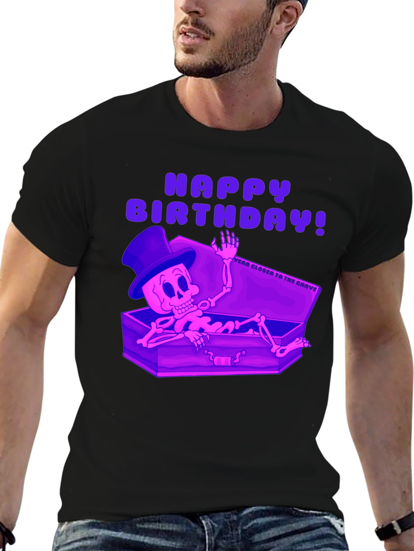 Camiseta Negra Feliz Cumpleaños Esqueleto en Ataúd