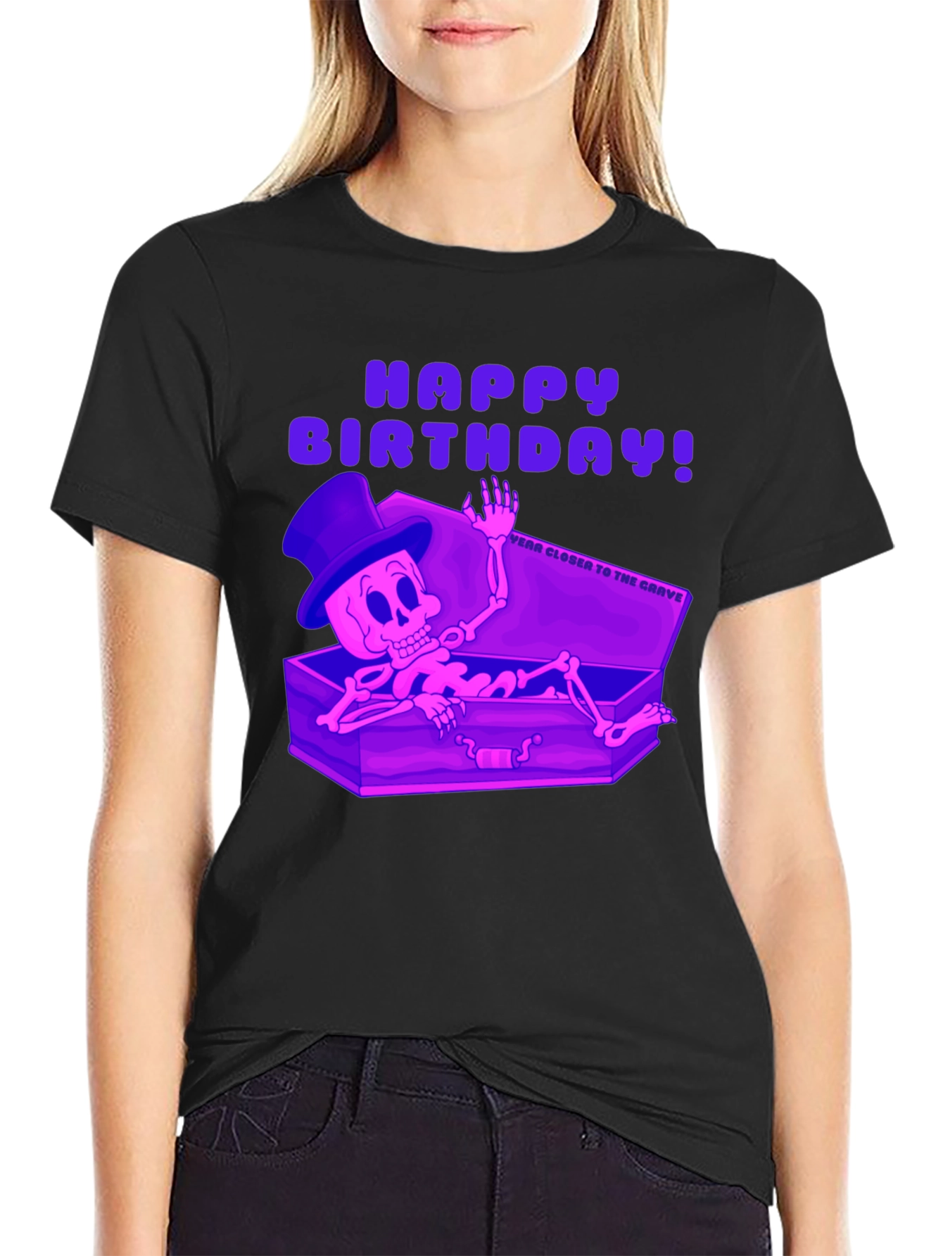 Camiseta Negra Feliz Cumpleaños Esqueleto en Ataúd