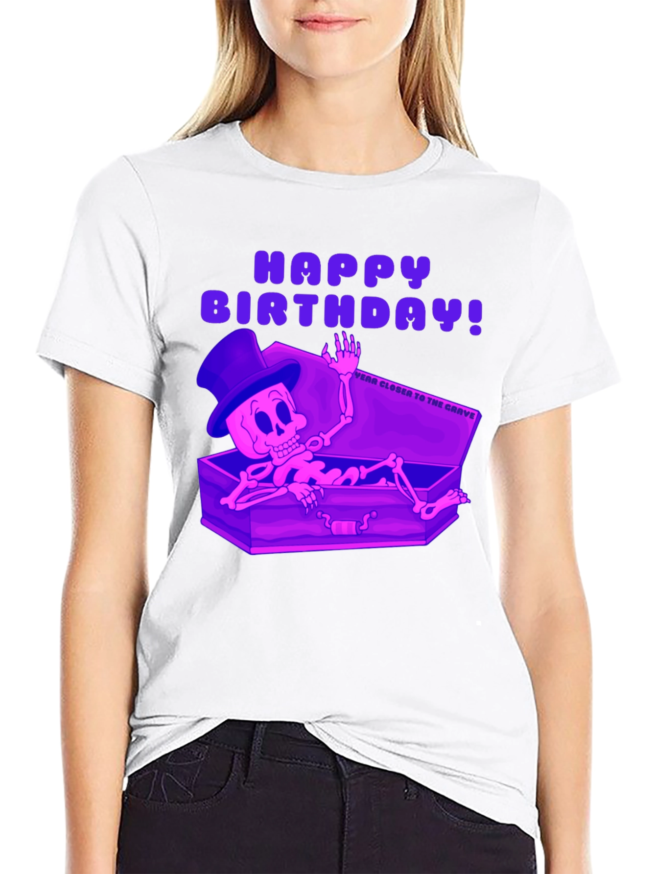 Camiseta Negra Feliz Cumpleaños Esqueleto en Ataúd