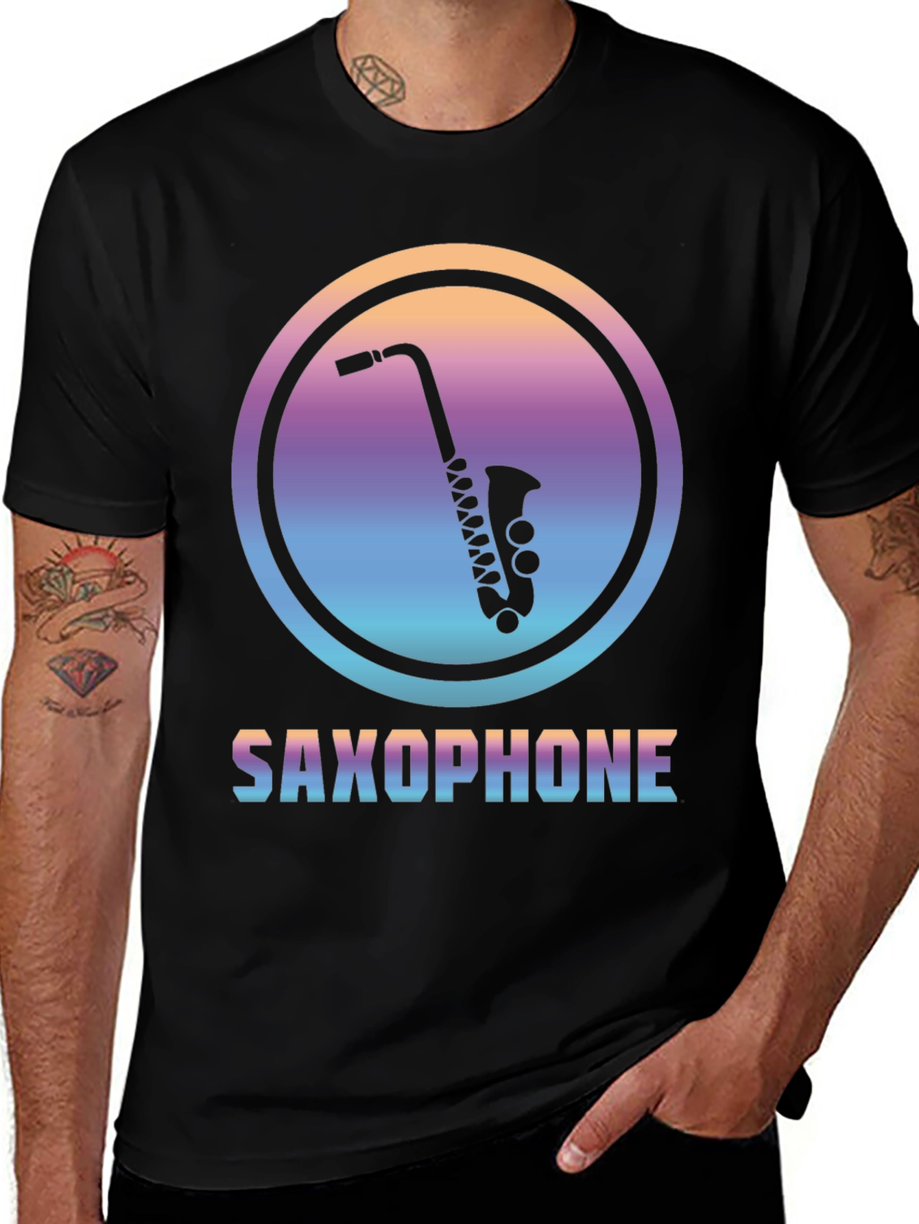 Camiseta Negra con Diseño de Saxofón Retro