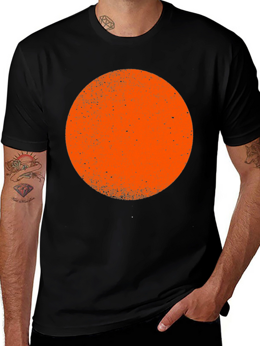Camiseta Negra con Círculo Naranja Estilo Retro