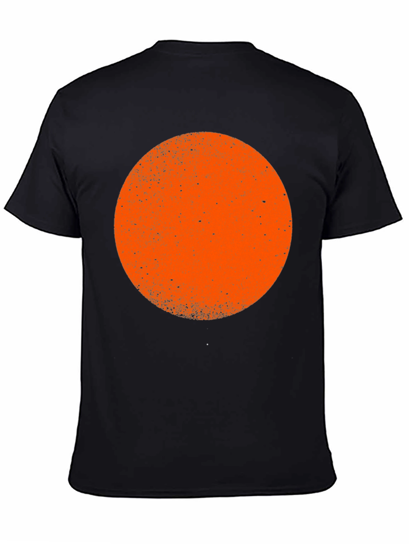 Camiseta Negra con Círculo Naranja Estilo Retro