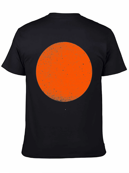 Camiseta Negra con Círculo Naranja Estilo Retro