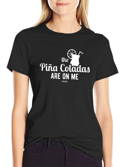 Camiseta Negra Piña Coladas On Me Divertida y Cómoda