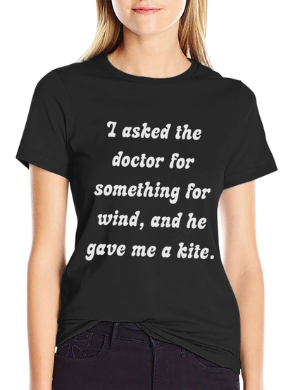 Camiseta Negra Humor Médico Viento y Cometa