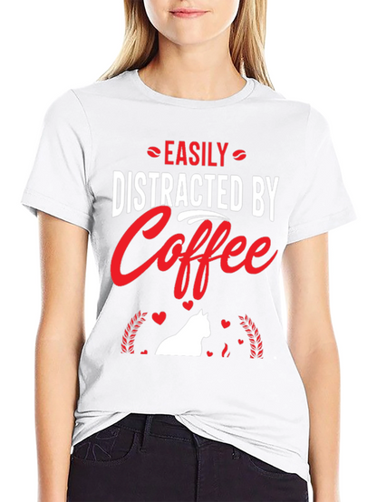 Camiseta Negra: Café y Gato Distraen Fácilmente