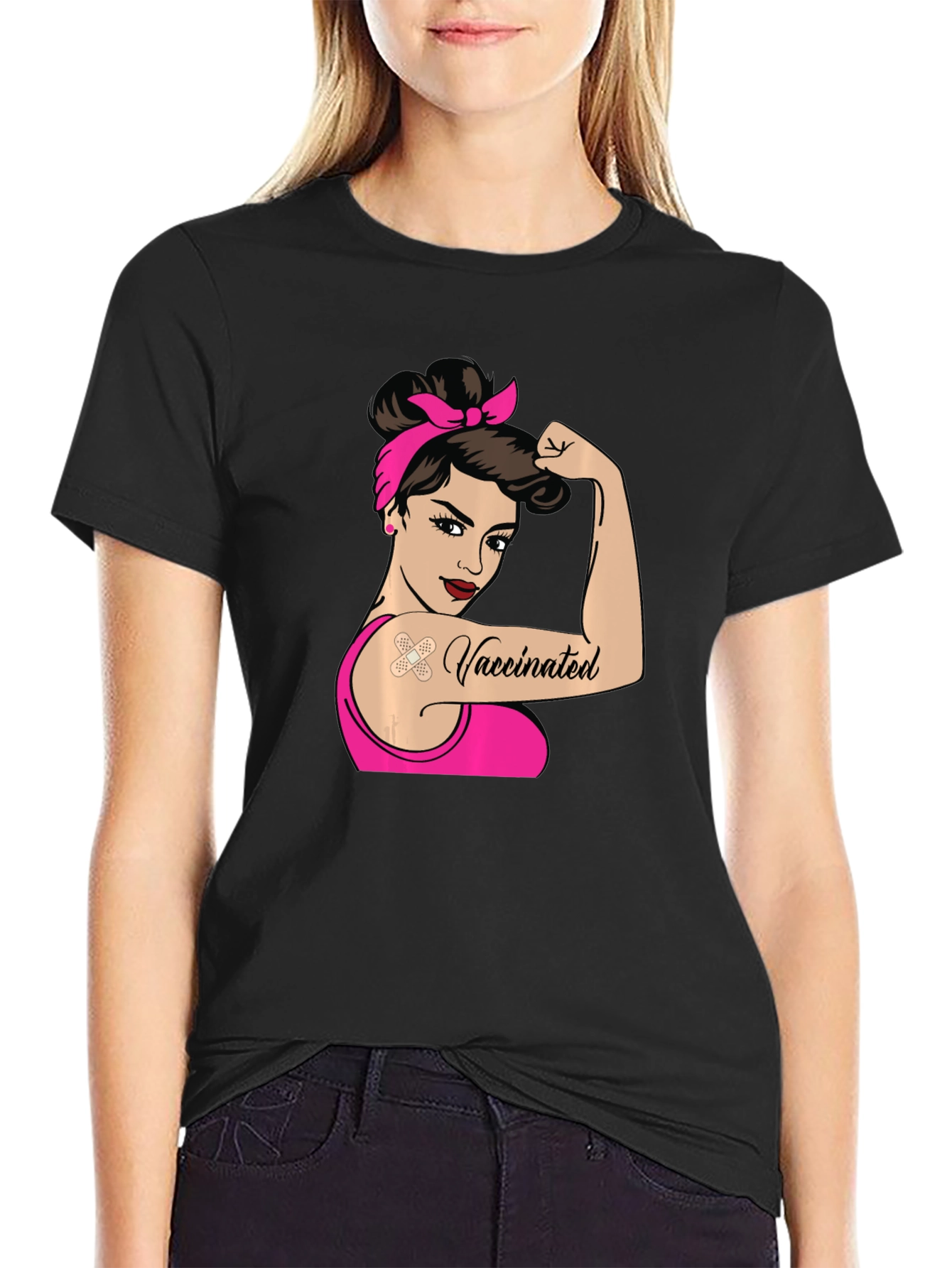 Camiseta Negra con Diseño de Mujer Vacunada