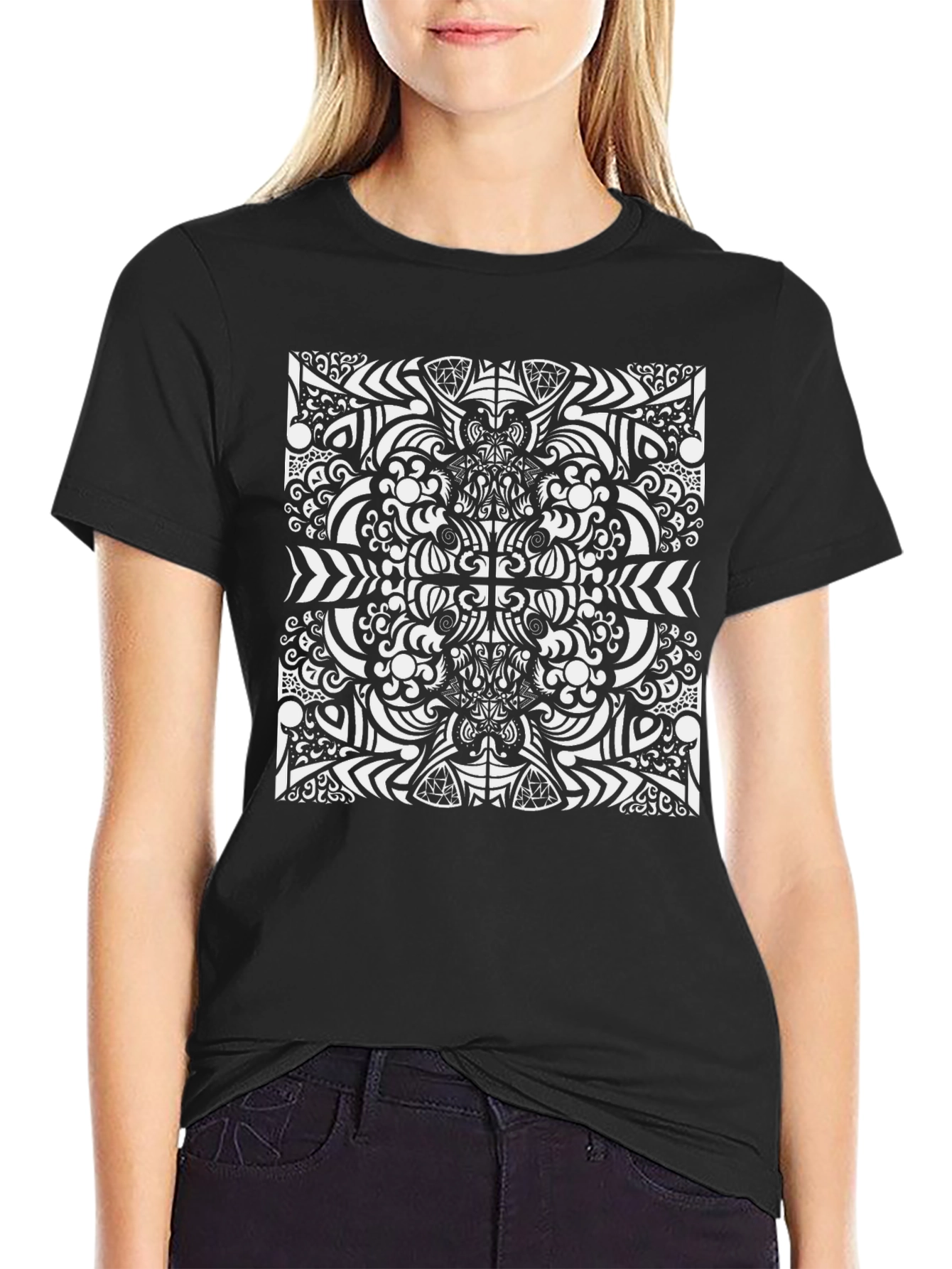 Camiseta Negra con Diseño Abstracto Blanco