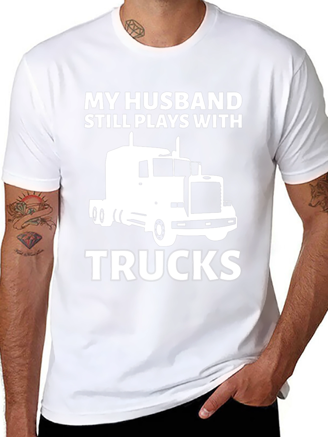 Camiseta Negra: Mi Marido Juega con Camiones