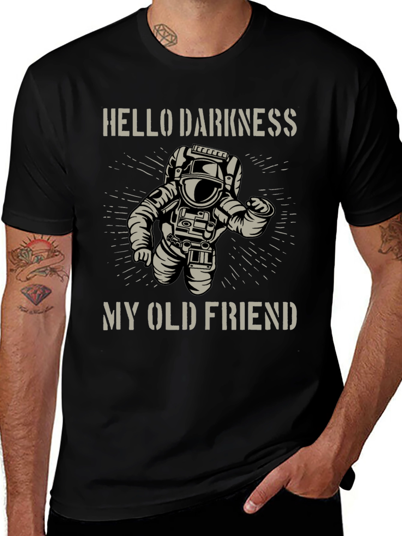 Camiseta Negra Astronauta: Hello Darkness My Old Friend
