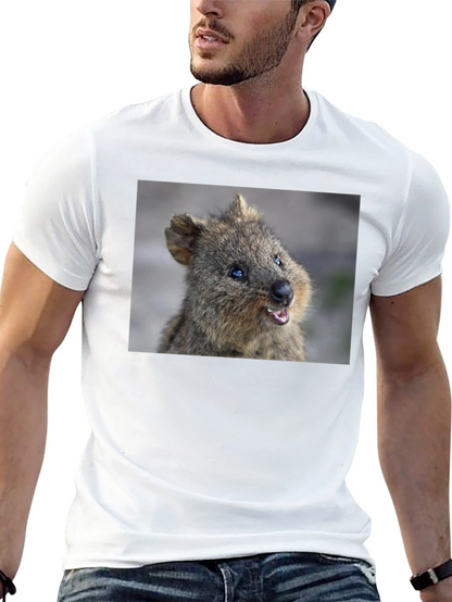 Camiseta Negra con Diseño de Quokka Sonriente