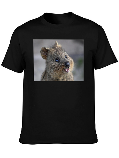 Camiseta Negra con Diseño de Quokka Sonriente