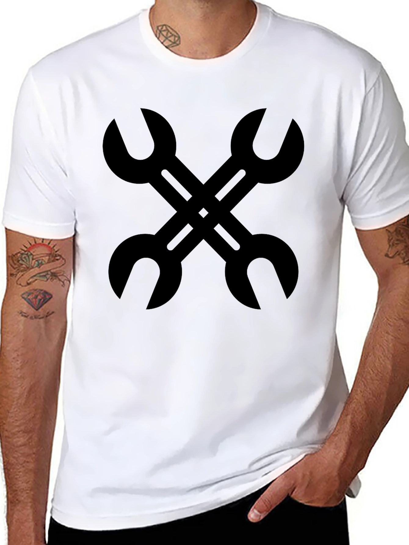 Camiseta Negra con Diseño de Llaves Inglesas Cruzadas