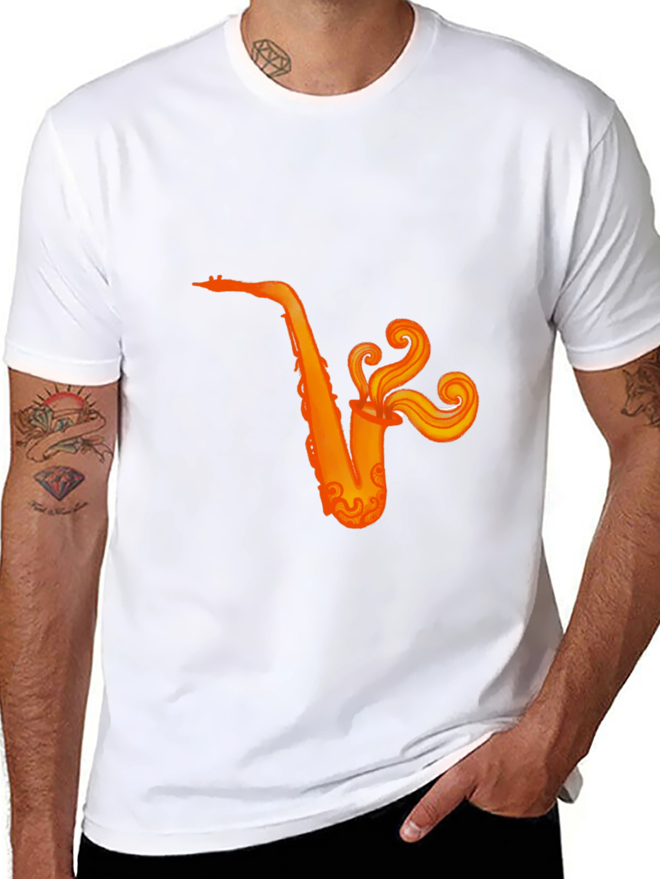 Camiseta Negra con Diseño de Saxofón Naranja