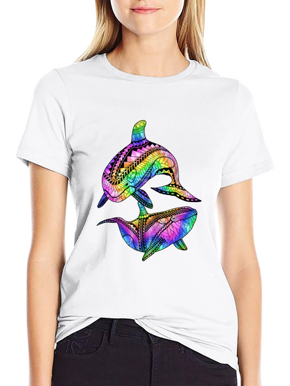 Camiseta Negra con Diseño de Ballenas Tribales de Arcoíris