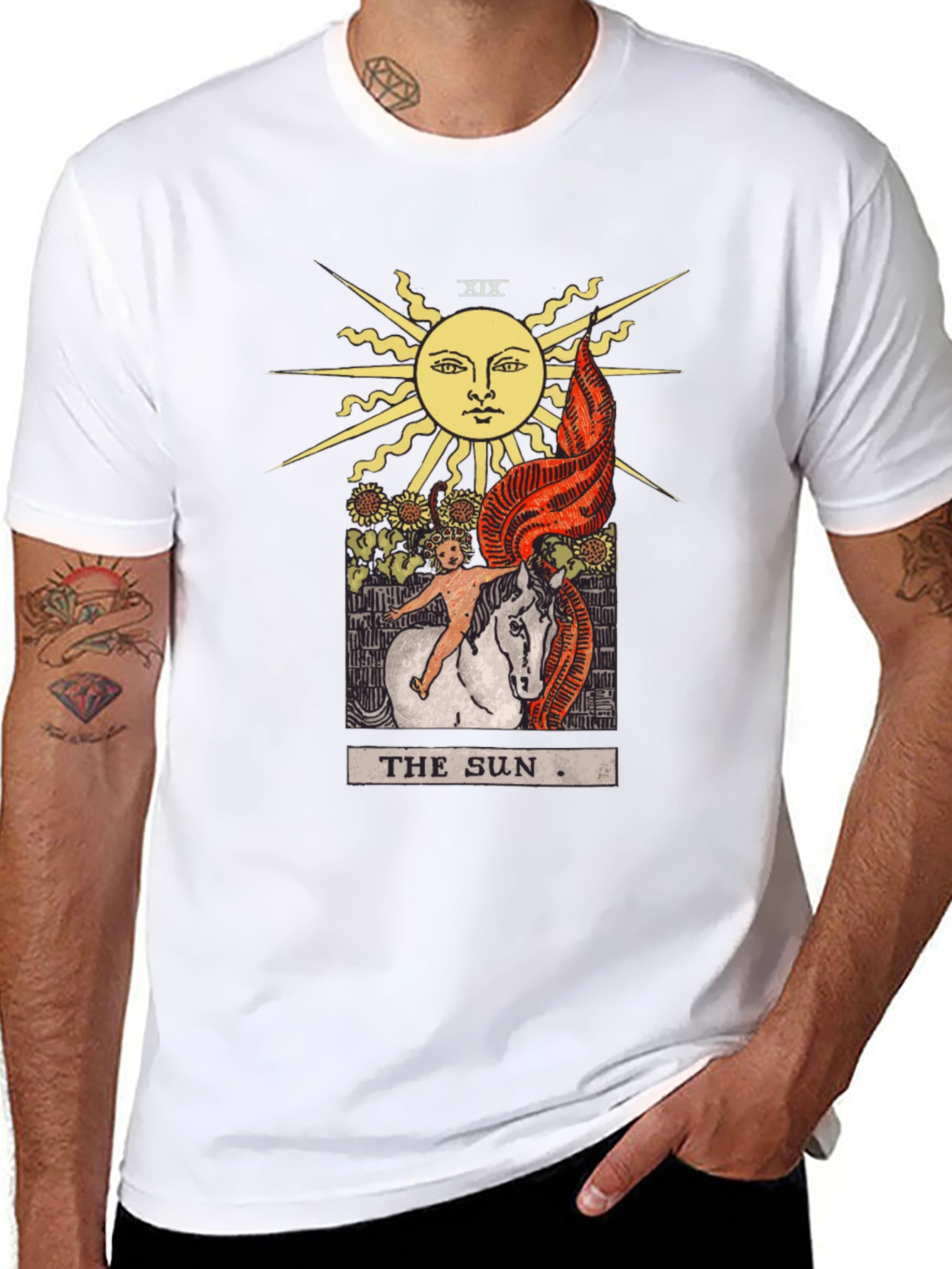 Camiseta Negra con Diseño del Tarot El Sol