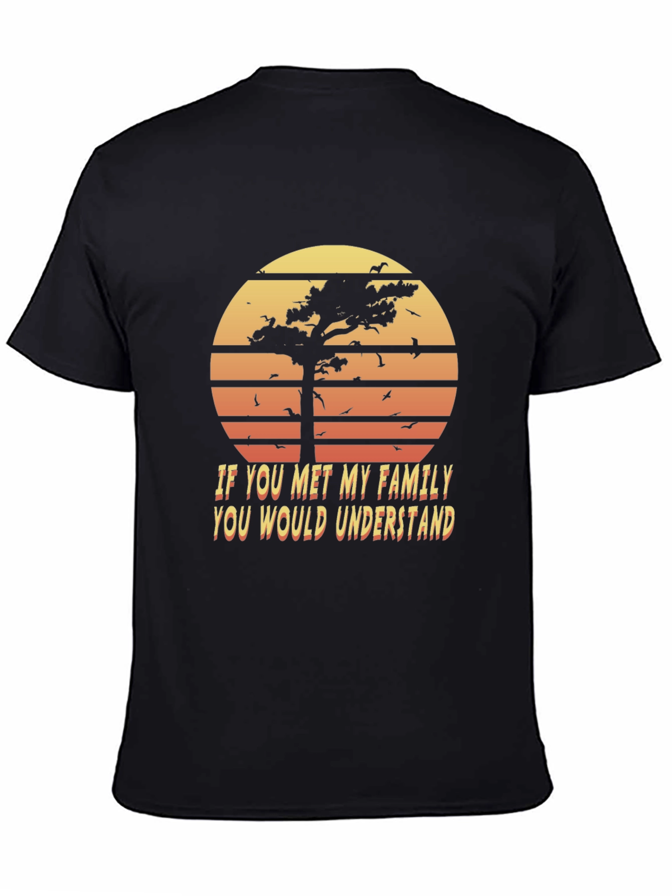 Camiseta Negra: Árbol al Atardecer y Frase Familiar