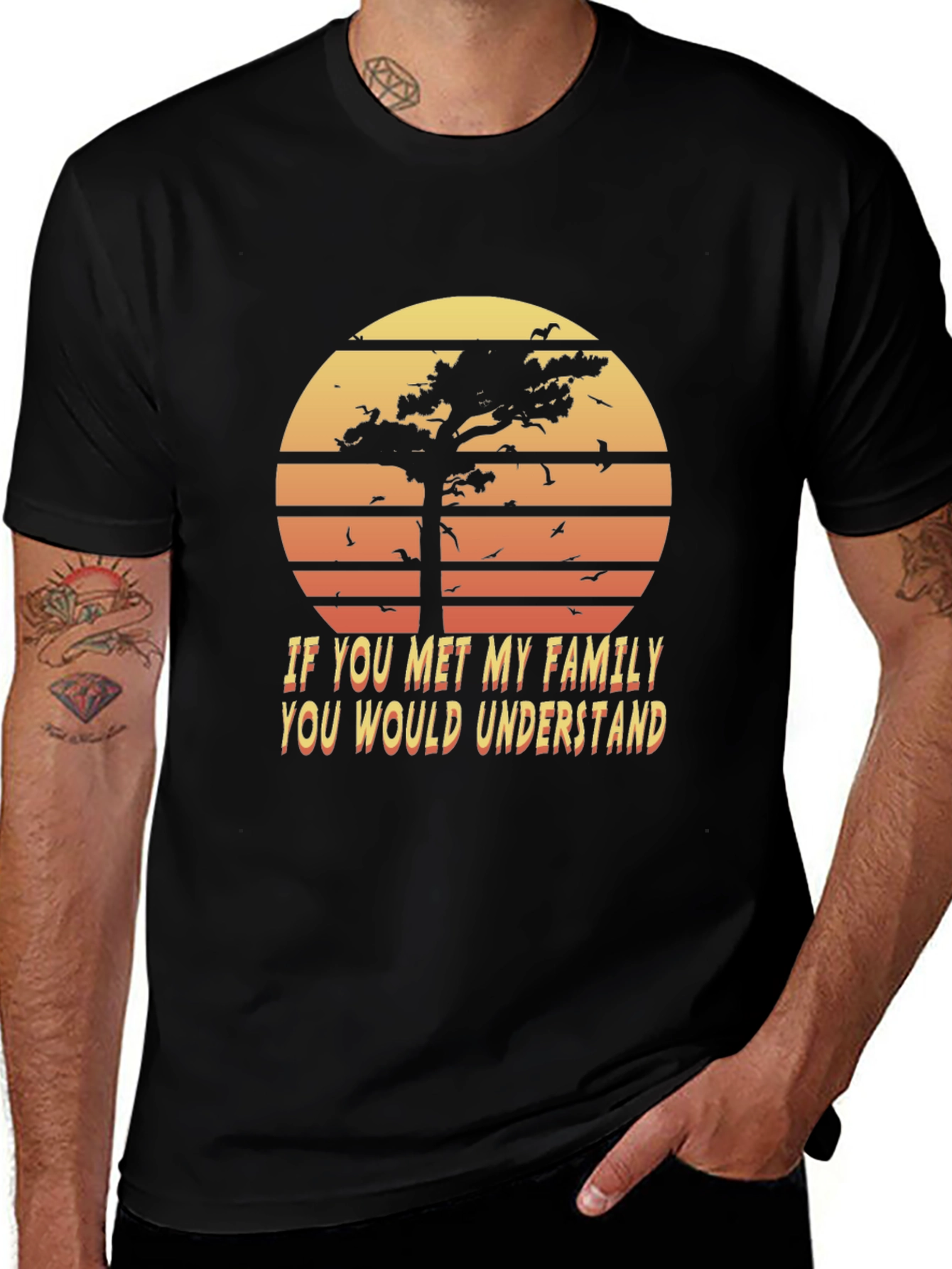 Camiseta Negra: Árbol al Atardecer y Frase Familiar