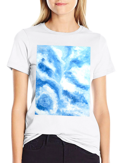 Camiseta Negra con Diseño Abstracto Azul y Blanco