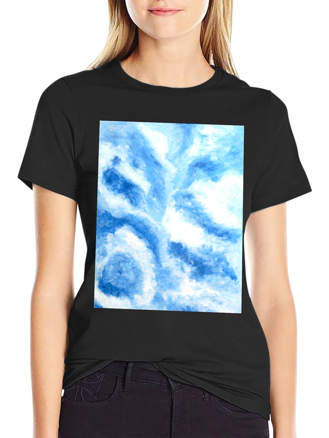 Camiseta Negra con Diseño Abstracto Azul y Blanco