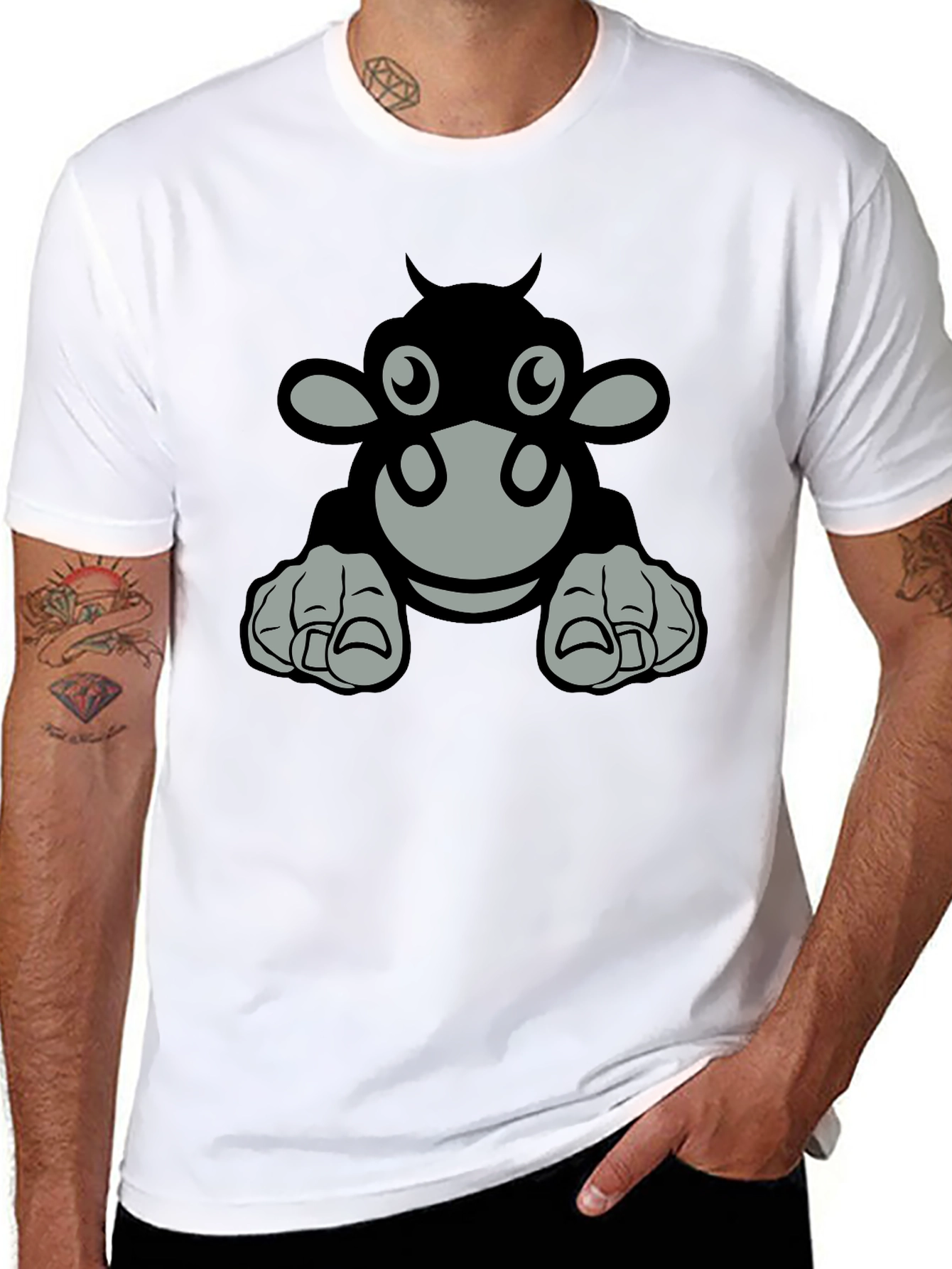 Camiseta Negra con Diseño de Vaca Animada