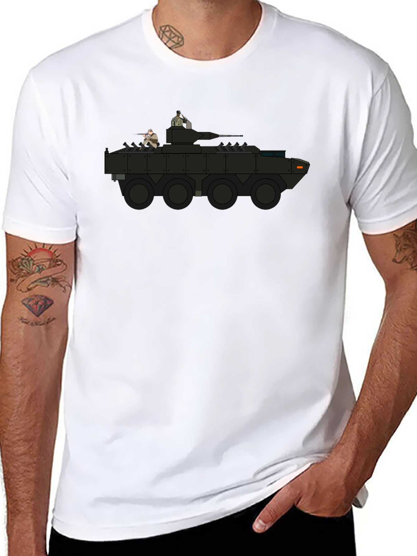 Camiseta Negra con Diseño de Tanque Militar