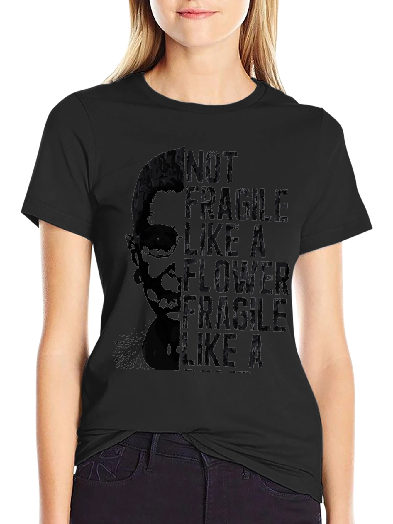Camiseta Negra RBG No Frágil Como una Flor