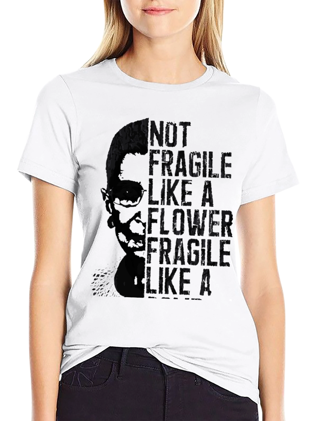 Camiseta Negra RBG No Frágil Como una Flor