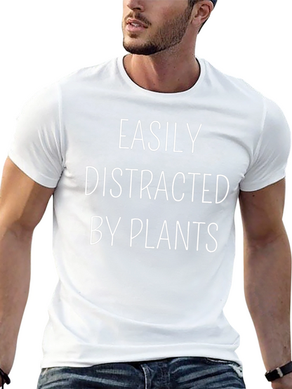 Camiseta Negra: Fácilmente Distraído por las Plantas