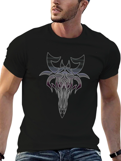 Camiseta Negra con Diseño Abstracto Estilizado
