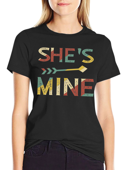 Camiseta Negra Shes Mine para Parejas