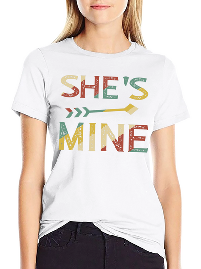 Camiseta Negra Shes Mine para Parejas